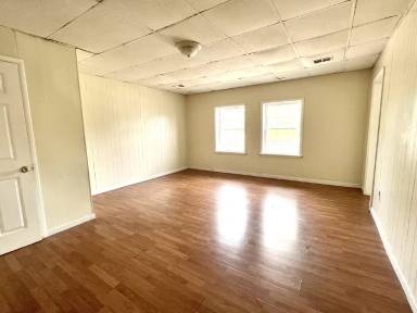 Main picture of 410 N 3rd Ave