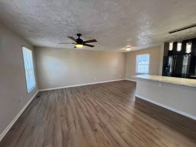 Main picture of 505 Deerpath Dr