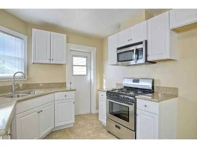 Main picture of 28 E 5th St