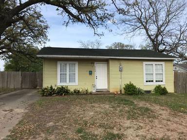 Main picture of 3709 S College Ave