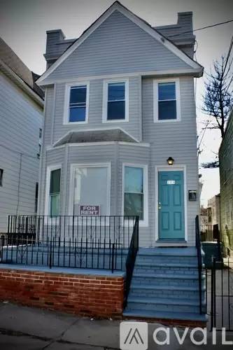Main picture of 289 Claremont Ave