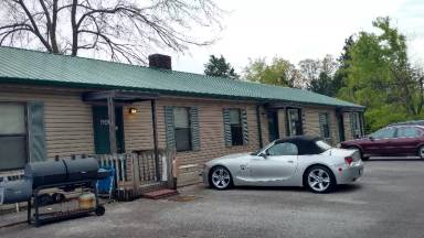 Main picture of 4649 Lakeshore Dr