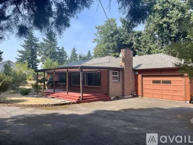 Main picture of 905 NE 160th Ave