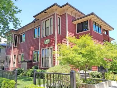 Main picture of 327 Normal Ave