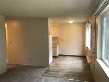 Main picture of 906 E 4th St