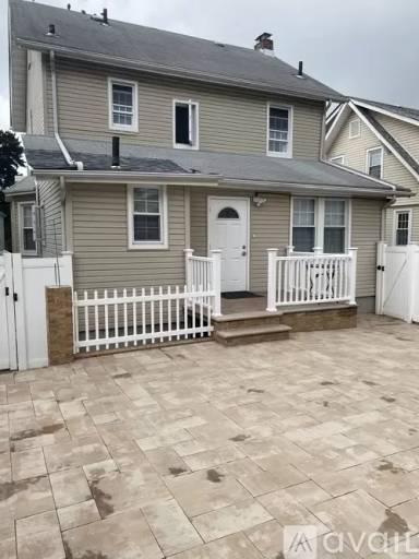 Main picture of 187 Llewellyn Pl
