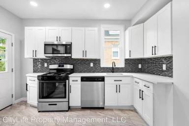 Main picture of 1935 Woodward Ave