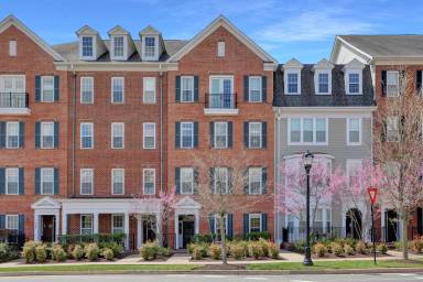 Main picture of 7654 Maple Lawn Blvd