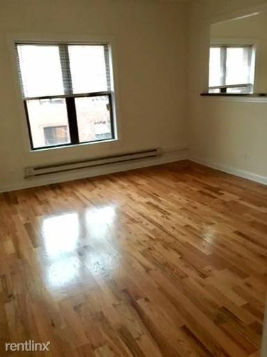 Main picture of 813 W Waveland Ave