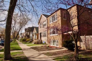 Main picture of 4954 N Leavitt St