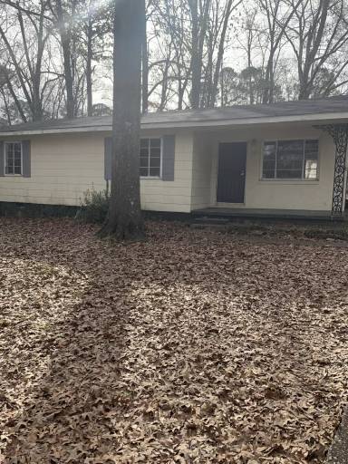 Main picture of 323 Colonial Dr