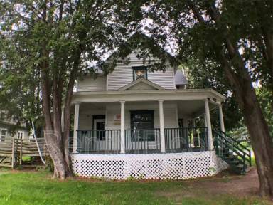 Main picture of 802 S Washington St