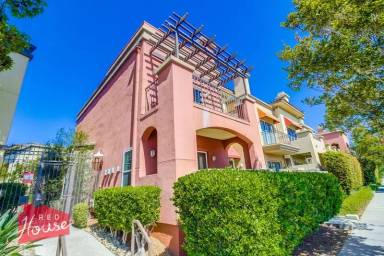 Main picture of 3950 Richmond St