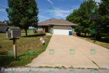 Main picture of 121 S Western