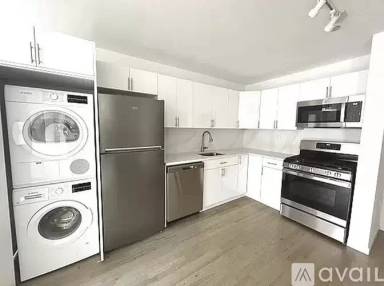 Main picture of 379 E 10th St
