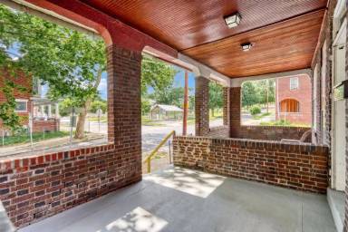 Main picture of 339 Emerald St