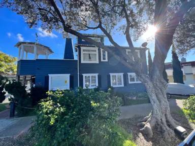Main picture of 703 Olive Ave