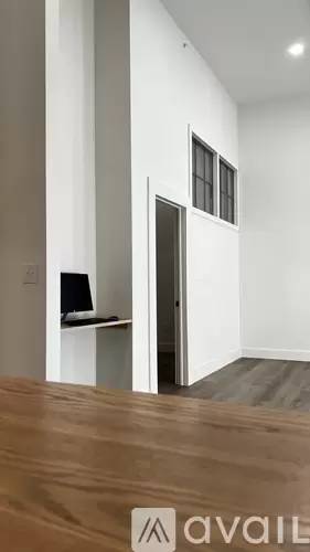 Main picture of 10 N Center St