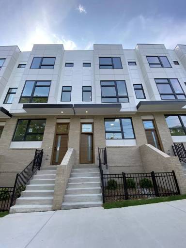 Main picture of 627 N Queen St