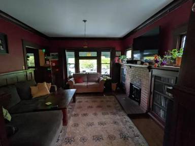 Main picture of 5123 SE Hawthorne Blvd
