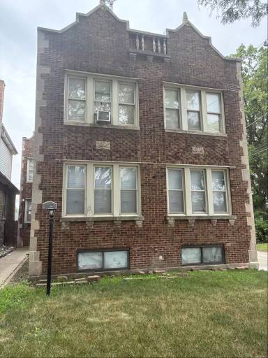 Main picture of 1615 E 83rd Pl