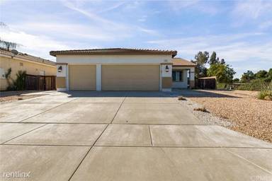 Main picture of 1192 Christa Cir