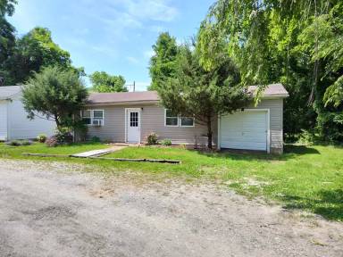 Main picture of 4 Carroll Ave