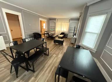 Main picture of 909 4th St NW