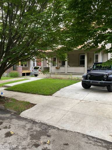 Main picture of 46 W Lakeview Ave