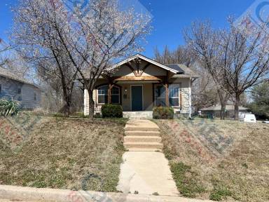 Main picture of 1633 NE 11th St
