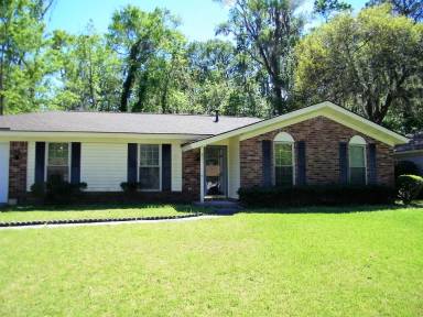 Main picture of 21 E Welwood Dr