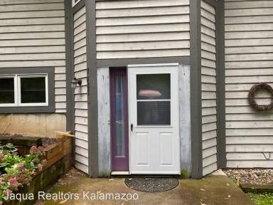 Main picture of 7083 Douglas Ave