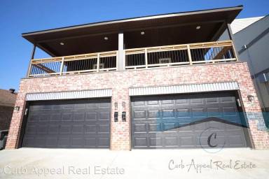 Main picture of 622 W Oak Ave