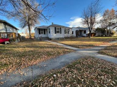 Main picture of 214 E Jackson Ave