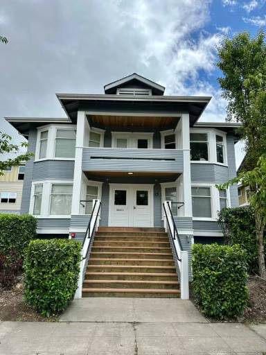 Main picture of 222 3rd Ave SE
