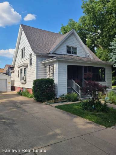 Main picture of 302 W Columbia Ave