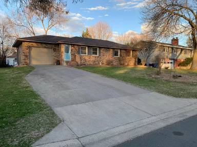 Main picture of 7865 Pearson Way NE