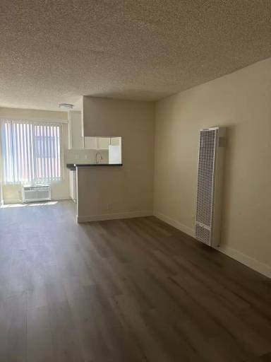 Main picture of 11434 Calvert St
