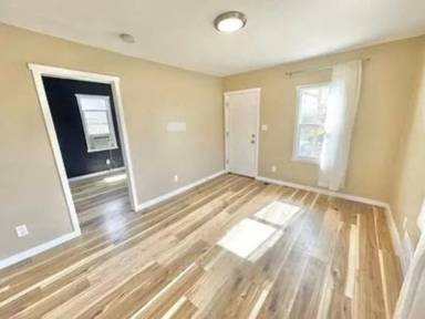 Main picture of 121 King St