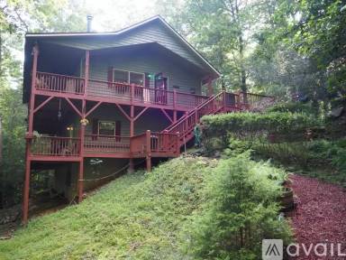 Main picture of 25 Crooked Ln