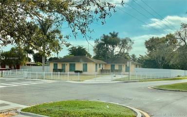 Main picture of 18805 SW 100th Ave