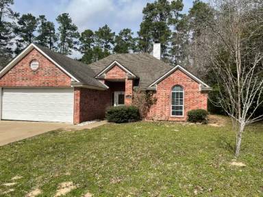 Main picture of 921 Village Gate Cir