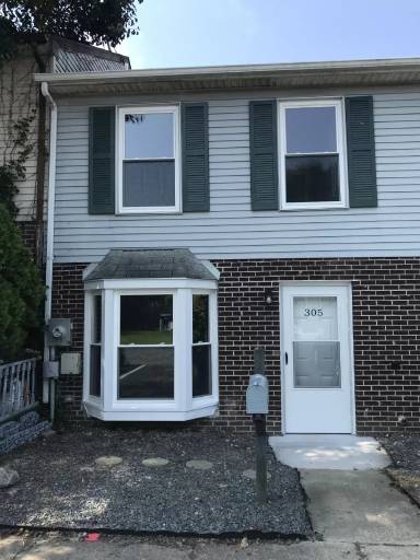 Main picture of 305 Thayer Ct