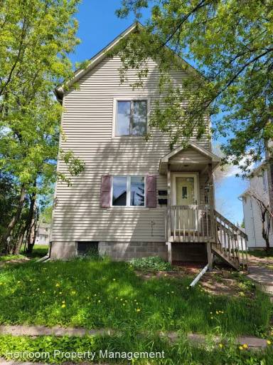 Main picture of 318 S 58th Ave W