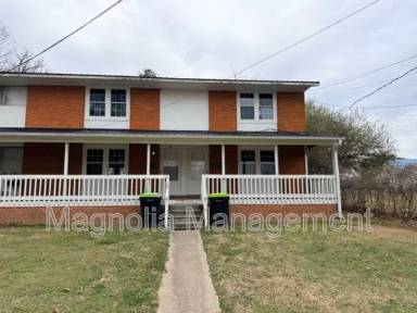 Main picture of 226 Oak St