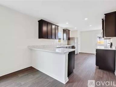 Main picture of 100 Mays Ln