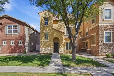 Main picture of 109 W Commerce Ct