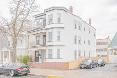 Main picture of 746 Bennington St