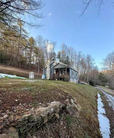 Main picture of 2050 Blowing Rock Blvd