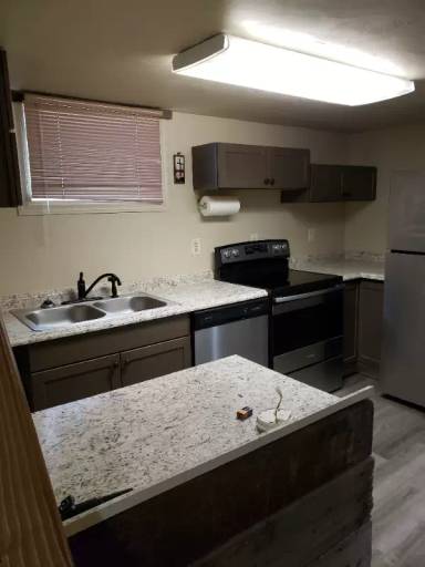 Main picture of 300 W Colorado St